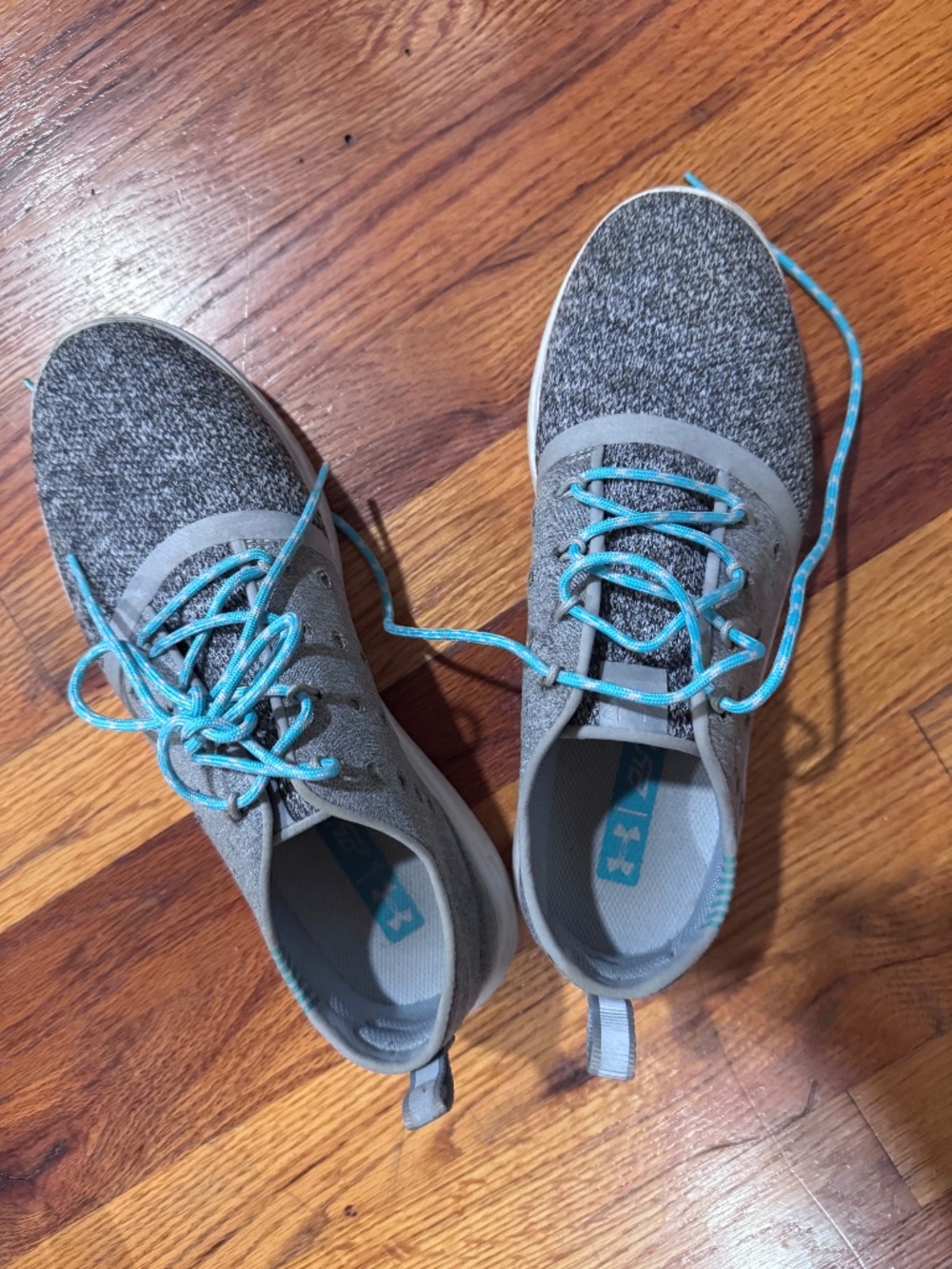 Under Armour flat tennis sneakers like new